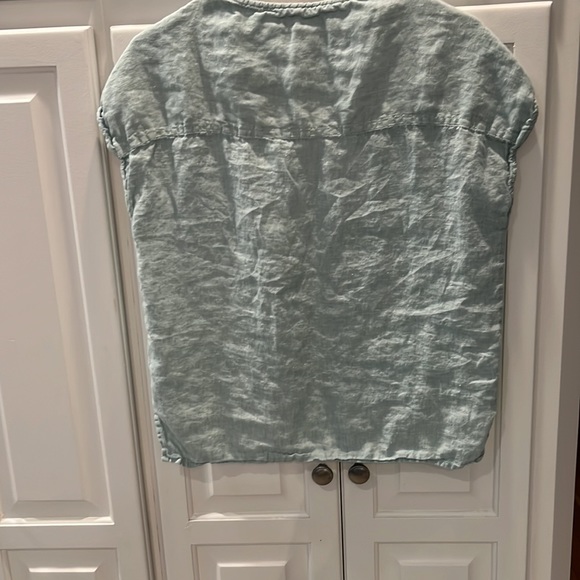 Tahari 100% linen short sleeve v neck. - Picture 4 of 4